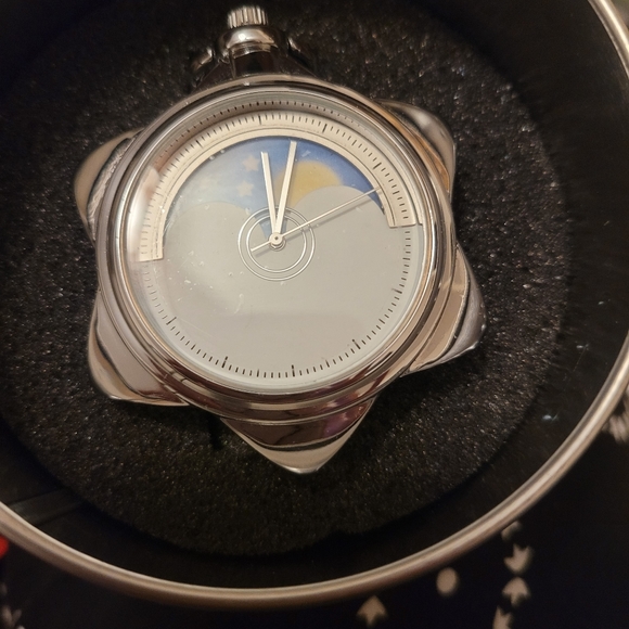 Sailormoon watch necklace - Picture 4 of 4